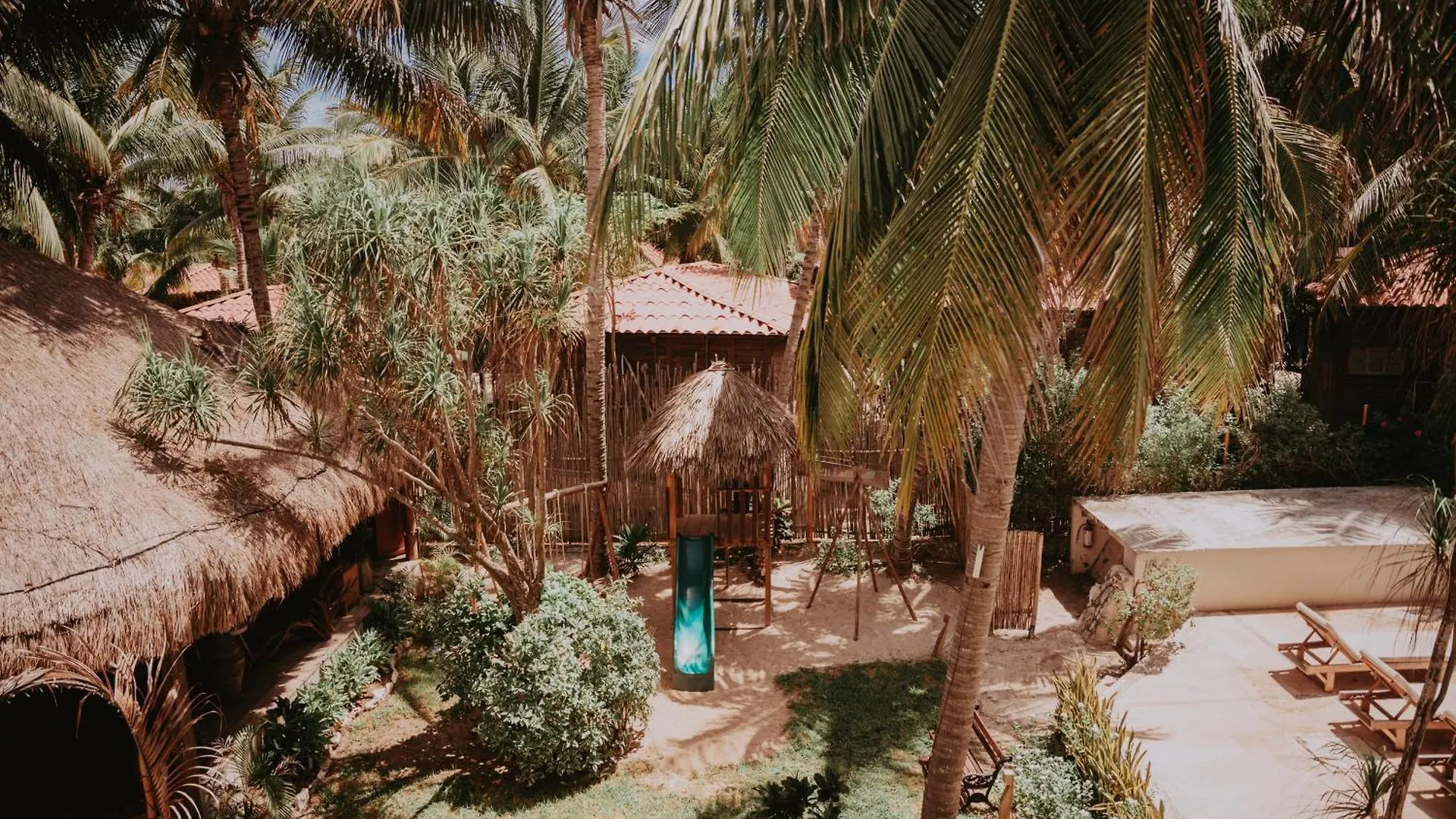 Petit Lafitte Beach Front Hotel & Bungalows Playa del Carmen