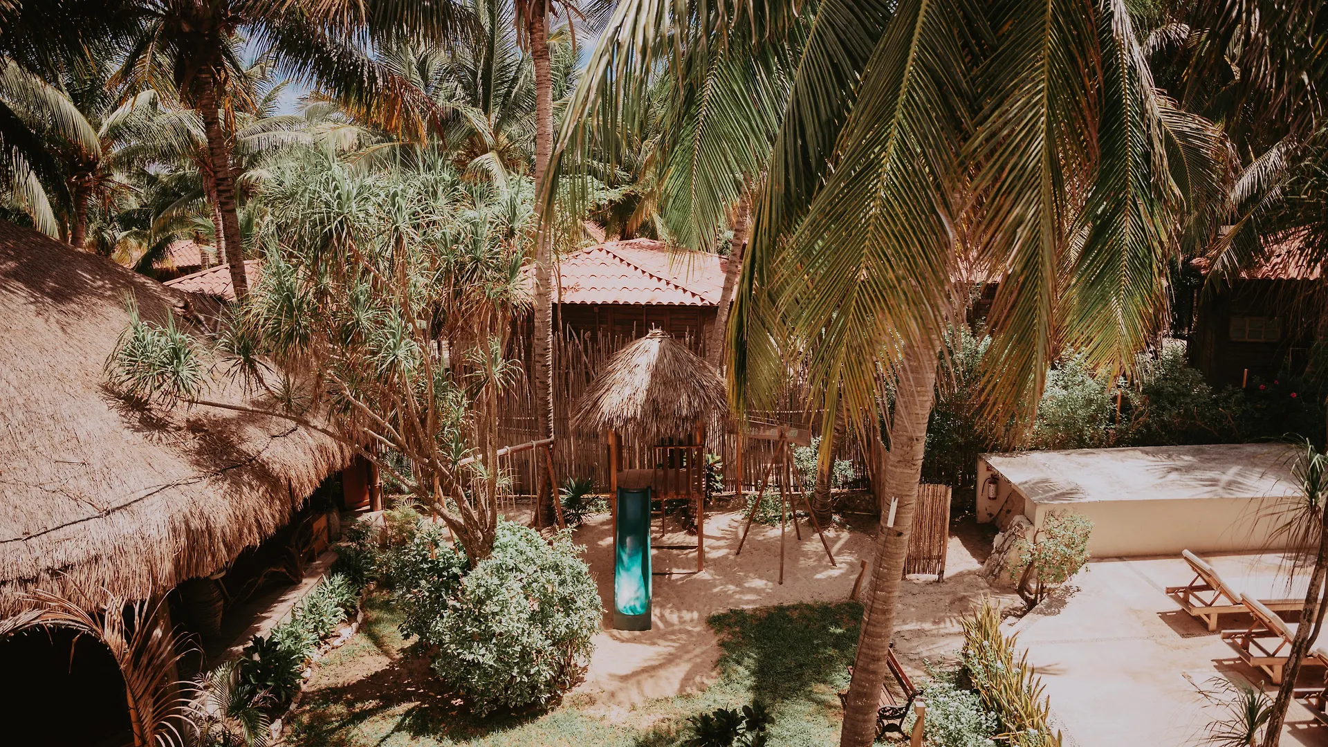 Petit Lafitte Beach Front Hotel & Bungalows Playa del Carmen